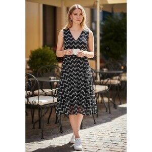 Tommy Hilfiger Navy and White Eyelet Dress Sleeveless Knee Length Women Size 10